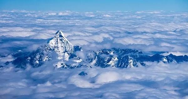 1. Everest Dağı'nın keşfedilmesinden önce, dünyanın en yüksek dağı hangisiydi?