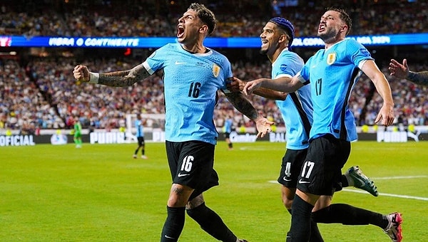 Uruguay'ın kıta devi Brezilya'yı çeyrek finalde bırakmasından sonra tüm gözler takımın Arjantinli koçu Marcelo Bielsa'ya çevrildi.