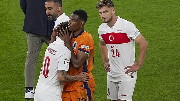 2-1'lik skorla Hollanda'ya yenilen A Milli Futbol Takımı'mız sosyal medyayı da yıktı, geçti. Kimimiz üzgün kimimiz ise henüz şok etkisinden çıkabilmiş değil.