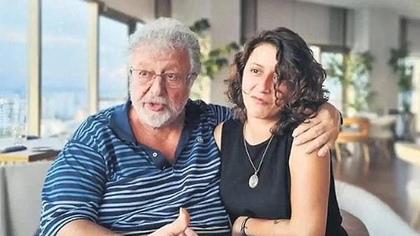 Yeşilçam'ın efsane isimleri arasında yer alan Metin Akpınar'ın 1987 yılında Suphiye Orancı'yla evlilik dışı birlikteliğinden ikiz kızlarının dünyaya geldiği haberi gündeme bomba gibi düşmüştü.