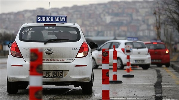 Özel Motorlu Taşıt Sürücüleri Kursu Yönetmeliğinde Değişiklik Yapılmasına Dair Yönetmelik, Resmi Gazete'de yayımlandı.