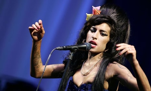 20. Dünyaca ünlü şarkıcı Amy Winehouse kaç yaşında öldü?