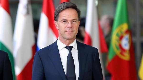 Eski Hollanda Başbakanı Mark Rutte'nin, NATO'nun yeni Genel Sekreteri olarak ilan edildiğini anımsatan Erdoğan, "Adaylık sürecinde ülkemizi ziyaret eden Rutte'ye hassasiyetlerimizi ve beklentimizi ifade etmiştim. Kendisinin bu istikamette hareket edeceğine inanıyorum. 1 Ekim'de görevi devredecek olan değerli dostum Genel Sekreter Jens Stoltenberg'le de tabiatıyla bir araya geldik. Son 10 yılda yaptığı özverili çalışmalar ve ülkemizle geliştirdiği yakın işbirliği nedeniyle teşekkürlerimizi ilettim" diye konuştu. Erdoğan, zirve vesilesiyle birçok devlet ve hükümet başkanıyla ikili görüşmeler gerçekleştirdiğini de belirtti.