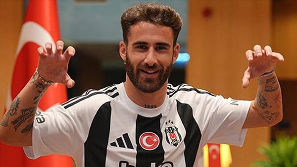 Transferde gaza basan Beşiktaş daha önce de 31 yaşındaki Portekizli orta saha oyuncusu Rafa Silva ve 33 yaşındaki Brezilyalı stoper Gabriel Paulista transferlerini duyurmuştu.