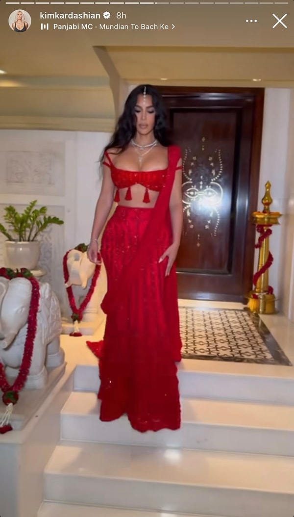 Kim Kardashian Hint düğününde kortalığı ateşe verdi.