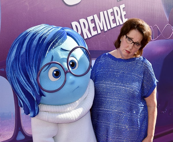 5. Inside Out 2 için Üzüntü karakterini seslendiren Phyllis Smith emekliydi. O yüzden Üzüntü'yü seslendirmek için bir şart öne sürdü. Los Angeles'a kadar seyahat etmeye niyeti olmadığı için Pixar'ın ona Missouri'de bir kayıt stüdyosu bulmasını istedi.