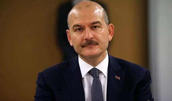 “AKP’nin geleceğinde kendisine yer göremeyen Soylu’nun MHP’deki oy kaybı, İYİ Parti’deki parçalanmadan sonra bu alandaki boşluğu doldurmaya, kendisine yeni bir merkez yaratmaya çalıştığı öne sürülüyor'' diyen Nuray Babacan sözlerine şöyle devam etti: ''Erken seçim olasılıkları da hesaba katıldığında milliyetçi oylara talip olmak mantıksız gelmiyor. Tabii, hem dokunulmazlığının kaldırılması hem de milletvekilliğinden istifasının kabul edilmesi için TBMM Genel Kurulu’nun onayı gerektiği için bu çıkışların sadece 'Ben de buradayım, beni yok sayamazsınız' mesajı içerdiğini düşünenler de var. AKP’den istifa edip, grup kurmaya çalışması da bir yol olabilir.”