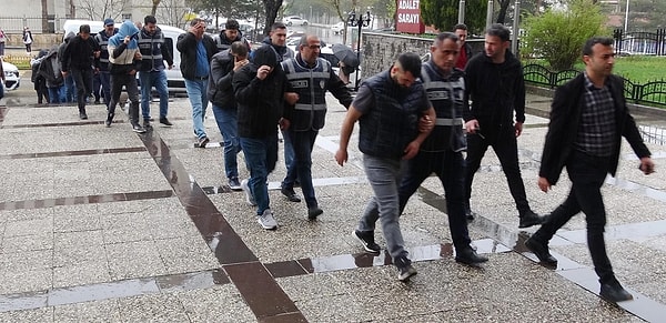 Mahkeme, yargılanan toplan 28 sanığın tümüne ceza 6’şar ay hapis cezası verdi. Hükmün açıklanmasının geriye bırakılması kapsamında cezalar ertelendi.