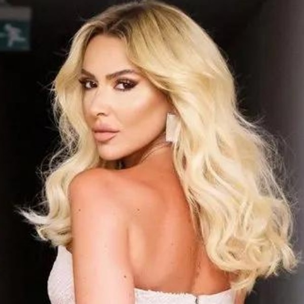 Hadise bu aşka fazlaydı!