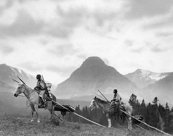 1900'lü yılların başında fotoğrafçı Roland W. Reed'in objektifine takılan Kızılderililer.