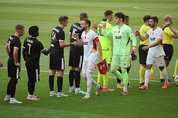 Yeni sezon hazırlıklarını Avusturya’nın Linz kentinde sürdüren Galatasaray, kampın üçüncü hazırlık maçında Slovakya 1’inci Lig ekiplerinden Trencin ile karşı karşıya geldi. Raiffeisen Arena’da oynanan karşılaşmada Avusturyalı hakem Walter Altmann düdük çaldı.