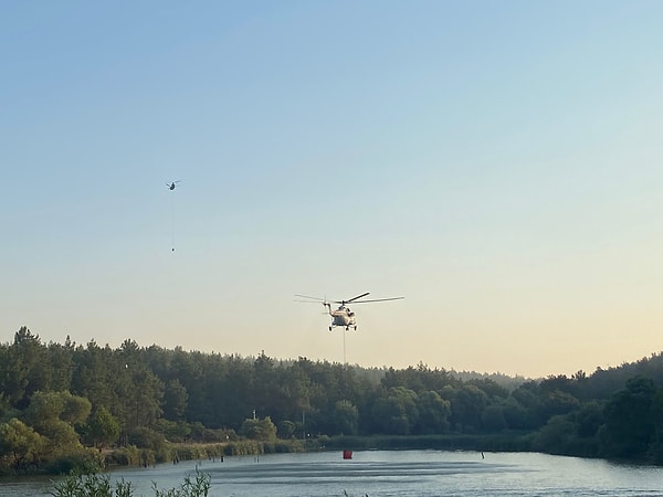 Yangına gece boyunca 4 gece görüşlü helikopterler havadan, itfaiye ekipleri, arazözler, su tankerleri ve kara ekipleri ile karadan müdahale yaptı. Günün ilk ışıkları ile beraber hava araçlarının yeniden etkin müdahalesiyle birlikte çalışmalar sürdürüldü. Alevlerin yerleşim yerlerini tehdit etmesinin son bulması ile birlikte vatandaşlar yeniden tahliye edildikleri evlere geri dönmeye başladı. Orman Genel Müdürlüğü ve Milli Savunma Bakanlığına ait helikopterler Sarnıç Göleti'nden su alarak alevlere boşalttı.