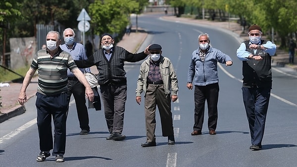 Emekli maaşı düşük olanlara yol, gıda, kira gibi destekler sağlanacak.