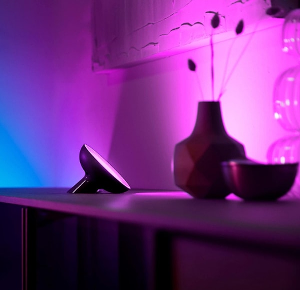 7. Philips Hue Bloom V4 Siyah Akıllı Led Masa Lambası, Bluetooth Özellikli