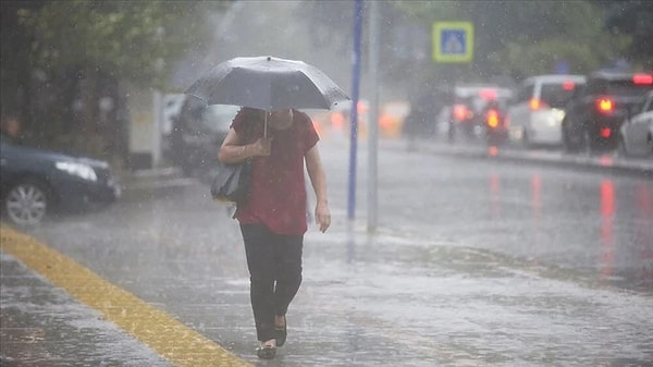 Meteoroloji’nin değerlendirmelere göre ülkenin kuzey, iç ve doğu kesimlerinin parçalı, yer yer çok bulutlu, Batı ve Orta Karadeniz’in iç kesimleri, Doğu Karadeniz, Doğu Anadolu’nun kuzeyi ile Ordu, Tokat, Van, İstanbul’un doğusu, Sakarya ve Kocaeli çevrelerinin yerel olmak üzere sağanak ve gök gürültülü sağanak yağışlı, diğer yerlerin az bulutlu ve açık geçeceği tahmin ediliyor.