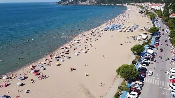 Denizdeki tehlike nedeniyle Bartın Valiliği, İnkumu, Güzelcehisar ve Mugada sahillerinde denize girmeyi yasakladı.İnkumu tatil beldesinde jandarma ekipleri ve cankurtaranlar düdük çalarak, denize girenleri çıkarttı.