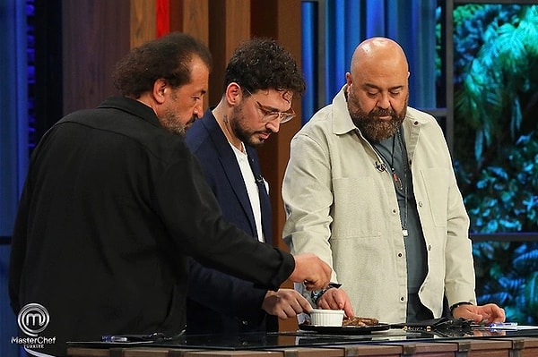 MasterChef Türkiye'nin heyecan dolu yarışması devam ediyor. Ana kadroya girecek 10 kişi için yarışmacılar arasında kıran kırana bir mücadele yaşanıyor.