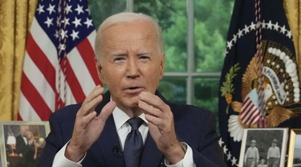 81 yaşındaki Biden'ın, Cumhurbaşkanlığı adaylığındaki tartışma performansları sırasındaki performansıyla büyük bir soru işareti yaratıyordu.