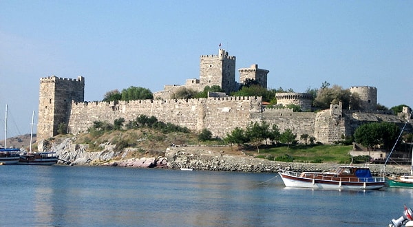 Haberde, şu ifadeler yer aldı: "Sadece Nisan ayının ilk 10 gününde Midilli, Sakız, Samos, Kos ve Rodos gibi adalar toplamda 20 bin 690 Türk turisti ağırladı."