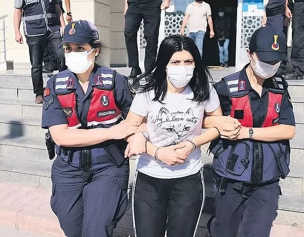 Büyükşen ailesi, katillerin bulunamaması üzerine Müge Anlı'nın programına başvurdu ve çiftin öldürülme nedeninin miras olduğunu iddia etti. Bu durum, Necla'nın gelini ve küçük oğlu Uğur'un şüpheli konumuna gelmesine neden oldu.