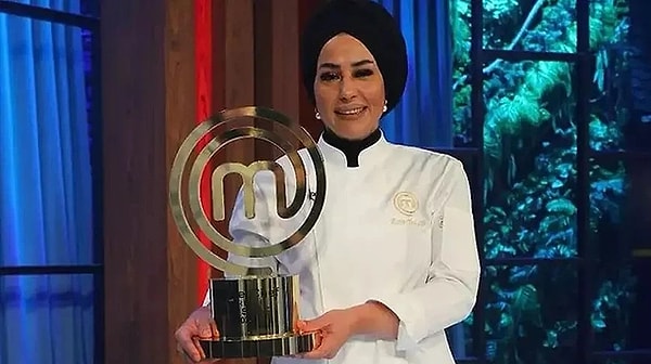 MasterChef All Star şampiyonu Esra, başörtüsüne dair yapılan yorumlar hakkında ilk kez konuştu. Esra'ya yarışma sırasında tarzı nedeniyle de eleştiriler gelmişti.