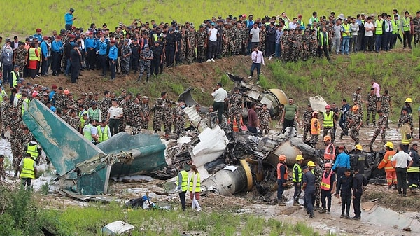 Başkentte görüş mesafesinin Mason yağmurlarından dolayı düşük olduğu, ancak o sırada yağmur yağmadığı, uçağın düşüş nedeninin ise henüz netlik kazanmadığı aktarıldı.