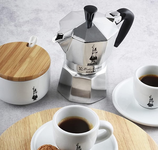 5. Bialetti - Moka Express: 2 Cups Ocak Üstü Espresso Pişirici