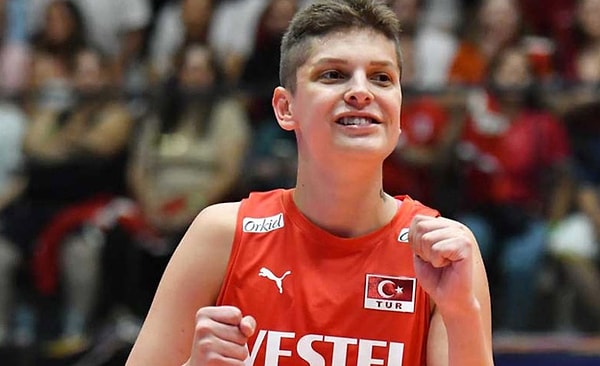 "Elbette bir gün ülkeme geri döneceğim ama dönmeden önce dünyanın farklı yerlerindeki voleybol kültürünü keşfetmeye devam etmek istiyorum."