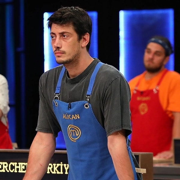 11. Masterchef 2019 sezonunun ikincisi olan Alican Sabunsoy'un Instagram paylaşımı dikkat çekti. Survivor göndermeli paylaşım kafaları karıştırdı. Bazı hesaplar "Alican Survivor'a gidiyor" diye yorumladı.