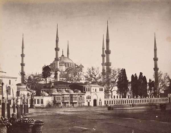 7. Osmanlı İmparatorluğu'nun "Sultanahmet Camii" olarak bilinen camii hangi padişah döneminde yapılmıştır?