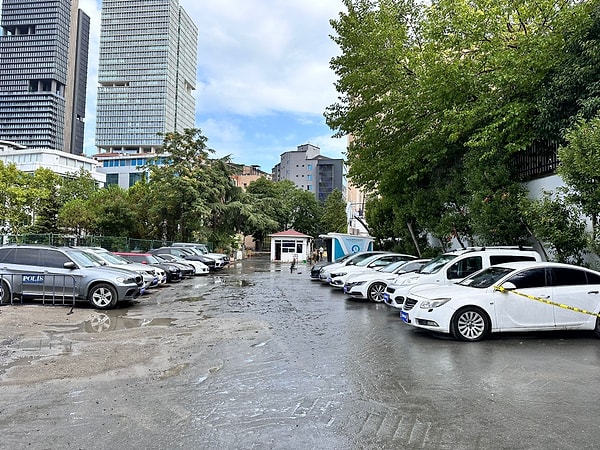 Yapılan çok yönlü incelemede, 750 milyon liralık vurgun yapan şebeke üyelerinin aralarında lüks araçların bulunduğu 7 aracı ise para karşılığı H.I. isimli bir çobanın üzerine yaptığı anlaşıldı.