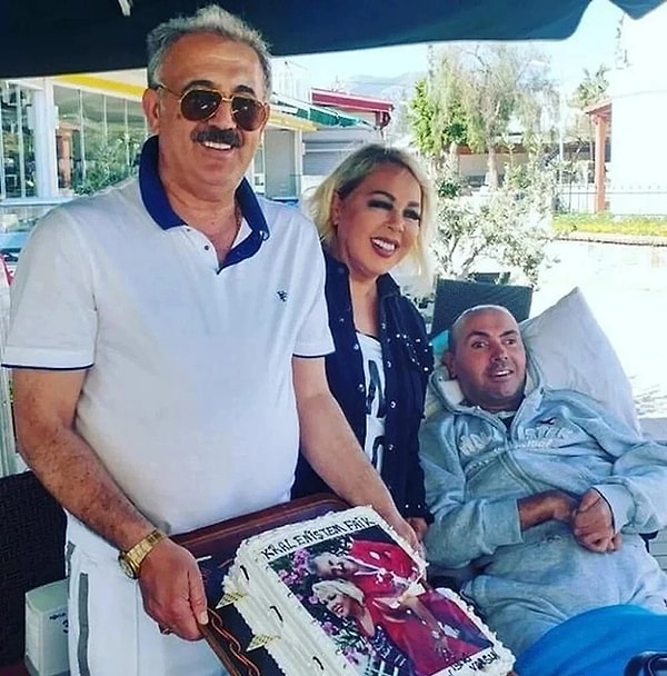 Faik Öztürk ile olan evliliğiyle ve paylaşımlarıyla sık sık gündem olan Safiye Soyman'ı mutlaka tanıyorsunuzdur. Ünlü isim 24 yıldır MS hastalığıyla mücadele veren oğlu Harun Akaröz'e olan düşkünlüğüyle de çok konuşuluyor.