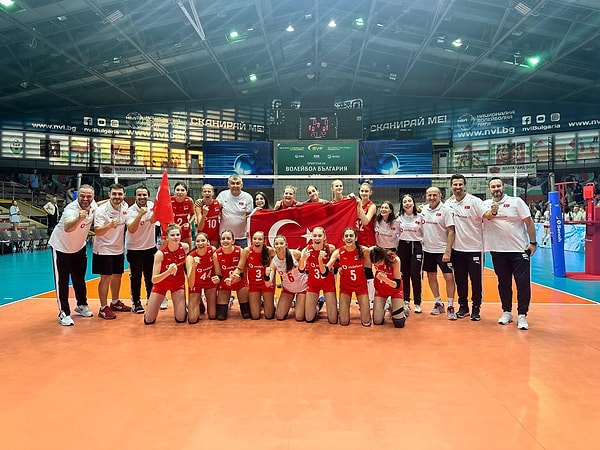 16 Yaş Altı Kadın Milli Voleybol Takımı, Balkan Şampiyonası’nın dördüncü ve son maçında ev sahibi Bulgaristan ile karşılaştı. Milliler, Bulgaristan'ı 3-2 mağlup etti ve turnuvada 4’te 4 yaparak namağlup şampiyon oldu.