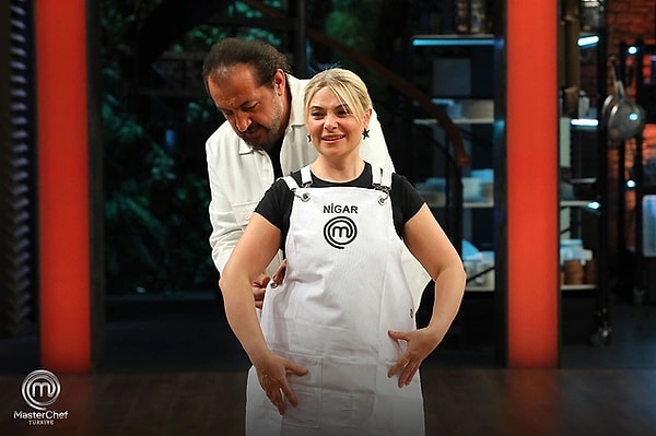 MasterChef Türkiye 2024'te ana kadroya giren son yarışmacı da belli oldu. 15'inci yarışmacı olarak yarışa dahil olan isim Nigar Akyıldız oldu.