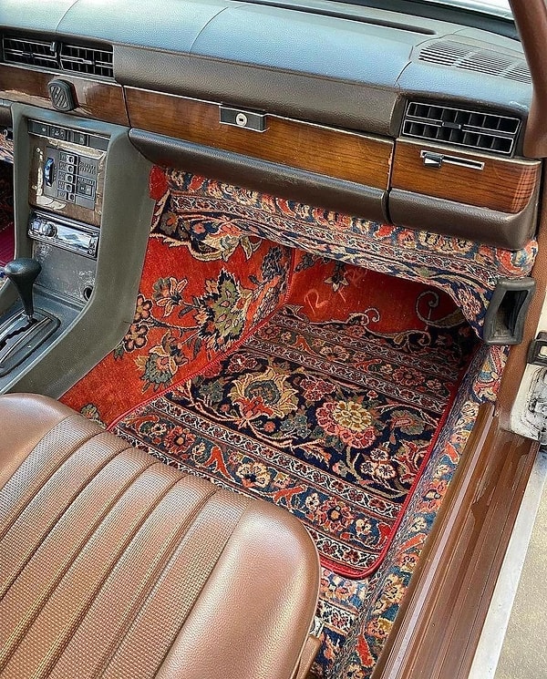 @carchived isimli bir Instagram hesabı, 1980 model Mercedes-Benz 300SD fotoğrafı paylaştı.