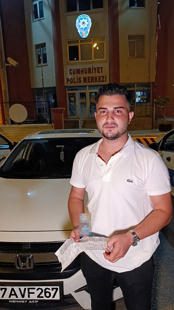 Yapılan kontrolde 360 promil alkollü olduğu belirlenen Mehmet Akif Bakır, ne kadar derdini anlatmaya çalışsa da prosedür gereği alkollü araç kullanmaktan 6 bin 439 TL para cezasına çarptırıldı ve sürücü belgesine de 6 ay süreyle el konuldu.