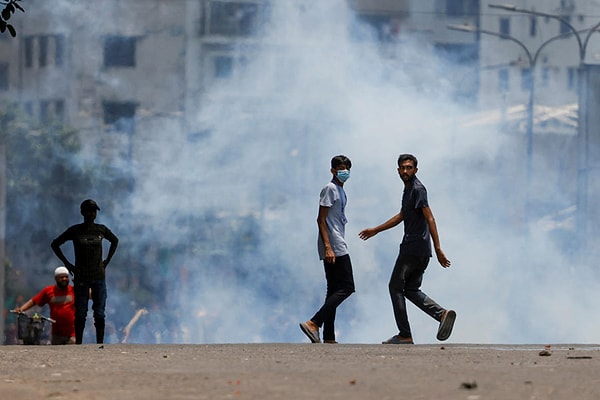 Bangladeş’te yaşanan protestolar sebebiyle sokağa çıkma yasağı da ilan edilmiş ve toplamda 147 kişi hayatını kaybetmişti.