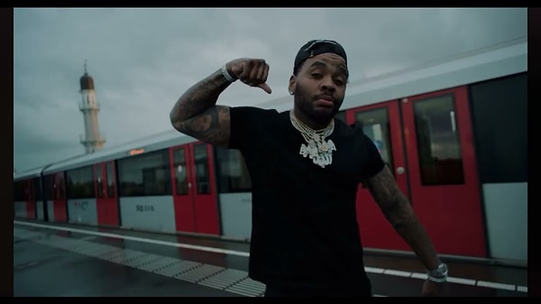 Dodanlı'nın yaptığı hareket, Amerikalı rapçi Kevin Gates'in ikonikleşen hareketine benzetildi.