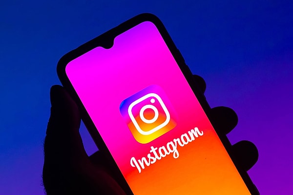 Instagram’a getirilen kısıtlamanın yankıları devam ederken hükümet cephesinden bir açıklama da Cumhurbaşkanı Başdanışmanı Oktay Saraydan geldi.