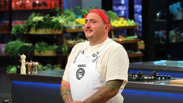 MasterChef Türkiye'de ana kadro heyecanı kaldığı yerden devam ediyor. Yarışmanın 18. ismi Battal Kaan Özdemir oldu. Peki MasterChef Kaan kimdir? Nereli ve özel hayatında neler yapıyor? Gelin hep birlikte bu sorulara yanıt arayalım.