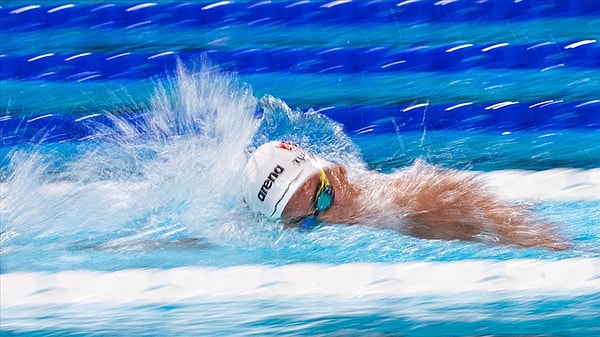 16 yaşındaki Kuzey Tunçelli, erkekler 1500m elemelerinde 14:45.27'lik derecesiyle toplam 4 seri sonunda 5. sırada yer aldı ve en hızlı 8 sporcunun yarışacağı finale yükseldi.