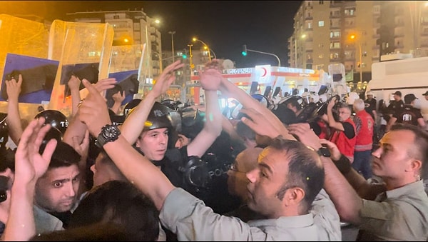 İran'ın başkenti Tahran'da uğradığı suikast sonucu hayatını kaybeden Hamas Siyasi Büro Şefi İsmail Haniye'nin Filistin'de yapılan soykırım için “3 Ağustos” çağrısı üzerine Diyarbakır'da İslami Sivil Toplum Kuruluşları tarafından destek yürüyüşü gerçekleşti.