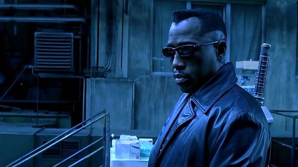 Variety'nin haberine göre ünlü oyuncu Wesley Snipes, bu filmde Blade rolüyle ortaya çıkarak üst üste iki Guinness Dünya Rekoru kırdı.