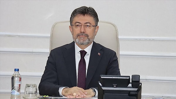 Tarım ve Orman Bakanı İbrahim Yumaklı, "Resmi Gazete'de yayımlanan yönetmelik değişikliği ile tütün mamullerinin üretim şeklinde ve piyasaya arzında birtakım düzenlemeleri hayata geçiriyoruz. Tütün mamulü ticaretinde kayıt dışılığı önlemeye yönelik etkin bir takip mekanizması oluşturuyor ve özendirici birtakım unsurları ortadan kaldırıyoruz" dedi.