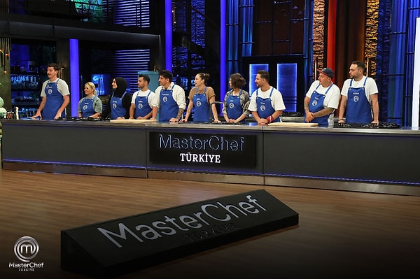 MasterChef Türkiye'nin bu akşamki programında ilk takımlar belirlenmişti. Emre'nin kaptanlığında Mavi Takım, Ayşe'nin liderliğindeki Kırmıza Takım'a karşı yarışmıştı.