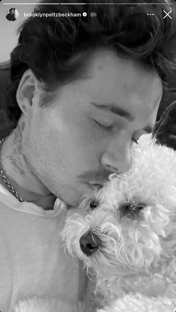 Brooklyn Beckham patili dostunu paylaştı.