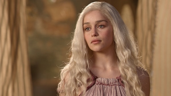 Khaleesi'nin annesi bununla kalmayarak yaşadıklarını sosyal medyada anlattı. Yapılan araştırma sonrasında kadının şaşırmakta haklı olduğu ortaya çıktı. Zira Khaleesi ismi, Game of Thrones için bir ticari marka olsa da kişisel isim olarak kullanımı serbestti. İngiltere'deki yetkililer kendisinden özür dileyerek pasaport işlemini onayladılar.