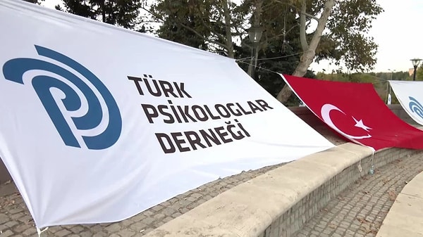 “Kamuoyuna duyurulur: Dün gece ülkemizde gerçekleşen hayvan katliamı görüntüleri, hepimizde derin travmatik etkiler yaratmıştır. Sahada olup psikolojik desteğe ihtiyaç duyan aktivist ve hayvanseverlerin yanında olduğumuzu belirtmek isteriz. "Psikologlar olarak uyarıyoruz: Bu yasa, şiddete eğilimli kişilerin cesaretlenmesine zemin hazırlamaktadır. Daha önce yetkililere yaptığımız uyarılar maalesef karşılıksız kaldı. Bu olay, daha da korkunç şiddet olaylarının habercisi olabilir. Yasayı iptal edin: Dün gece yaşananlar, ülkemizi başta çocuklar olmak üzere hepimiz için tehlikeli bir yer haline getirdi. Bu yasa, Anayasa Mahkemesi tarafından ivedilikle görüşülmeli ve iptal edilmelidir. Şiddetsiz bir toplumda yaşamak herkesin hakkıdır!.”