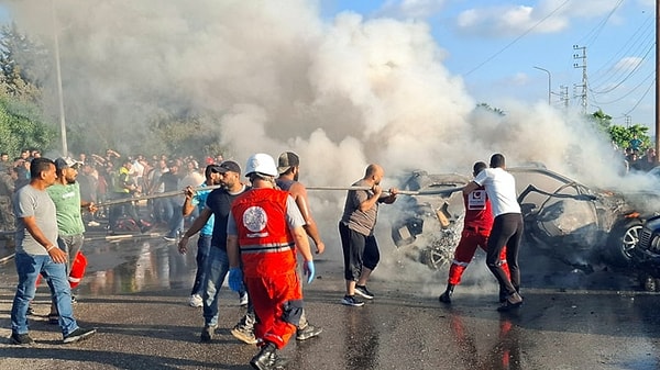 Lübnan resmi ajansı NNA'nın haberine göre, İsrail ordusu, Sayda kentinde Ayn el-Helva Mülteci Kampı yakınındaki Hasbaya kavşağında seyir halindeki bir aracı vurdu.