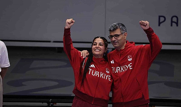 Türk sporu Paris'te madalya sayısı olarak tarihi bir dönemeçte. Altın madalyası bulunmayan kafilemizde, kırk sene sonra ilk kez altın madalya almadan yurda dönecek olmanın üzüntüsü var. Bazı branşlarda görece başarı ve gelen madalyanın yanı sıra favori sayıldığımız alanlarda bile başarının uzağında kaldık.